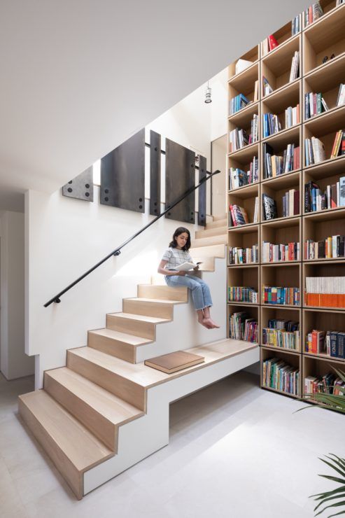 7. Bookshelf And Staircase Berkley House 493x740 